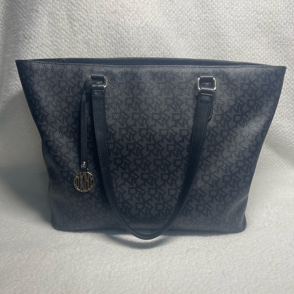 Vintage DKNY Stylish Black Tote Bag zip close